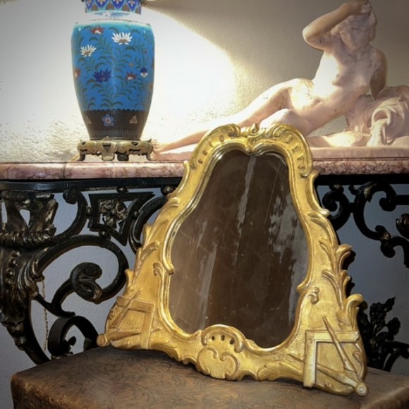 Miroir triangulaire bois doré sculpture équerre et