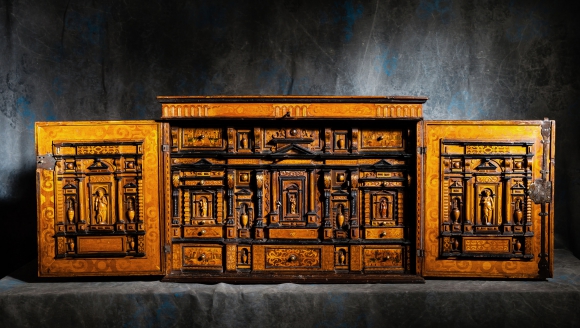 Cabinet XVI eme