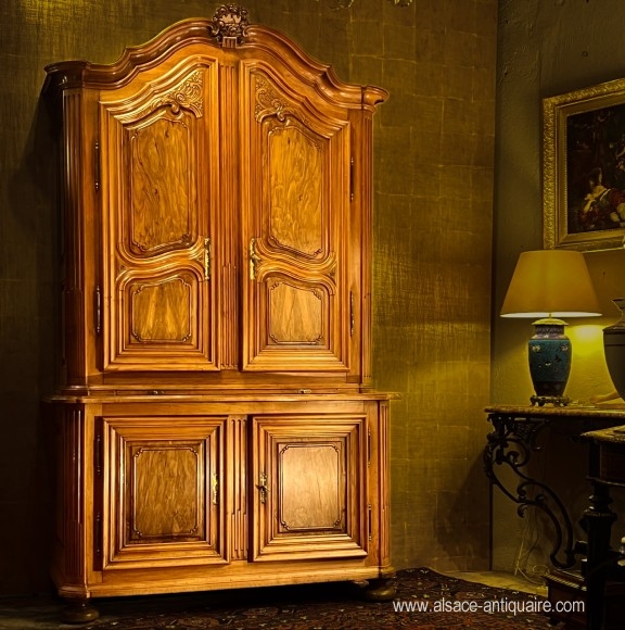Strasbourg 18th century gendarme hat buffet
