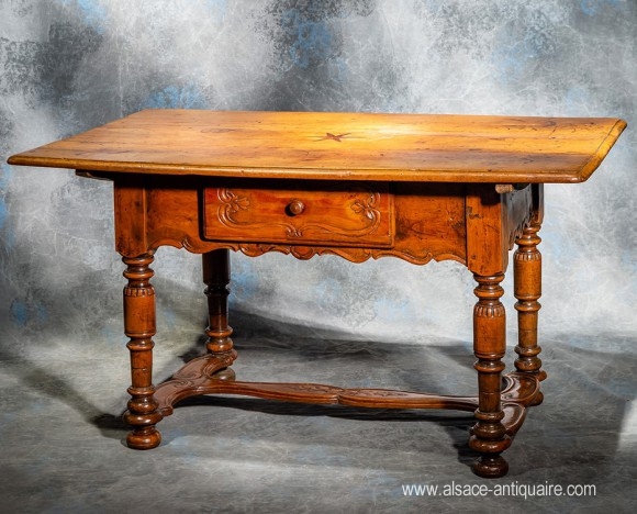 Alsatian table with baluster feet XVIII th