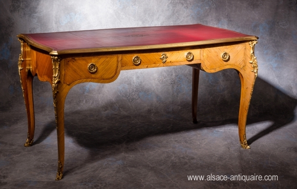 Bureau de style Louis XV