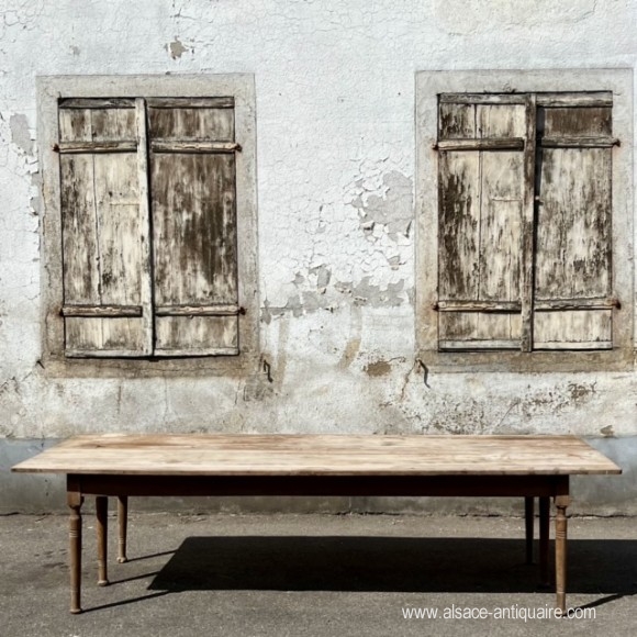 Grande Table De Restaurant Belle Patine Dans Le Ju