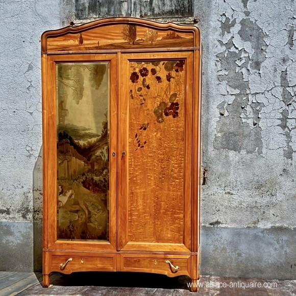 Armoire Art Nouveau signée Graff Marquetée Fleurs 