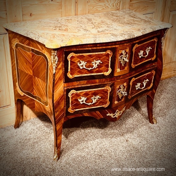 Commode marquetée XVIII eme 