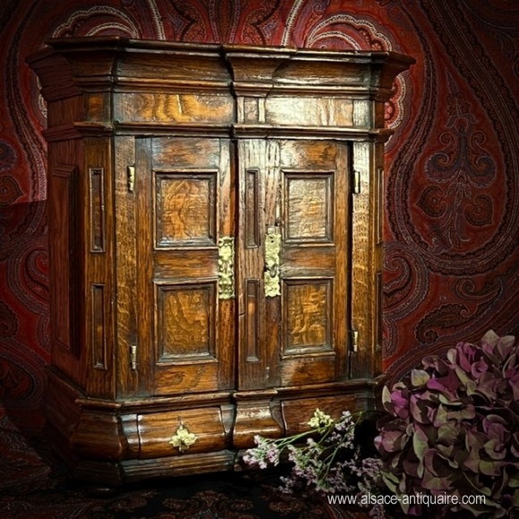 Armoire de Maîtrise Diminutif XVIII ème 