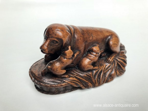 Chienne et ses chiots - bois sculpté - Art populai