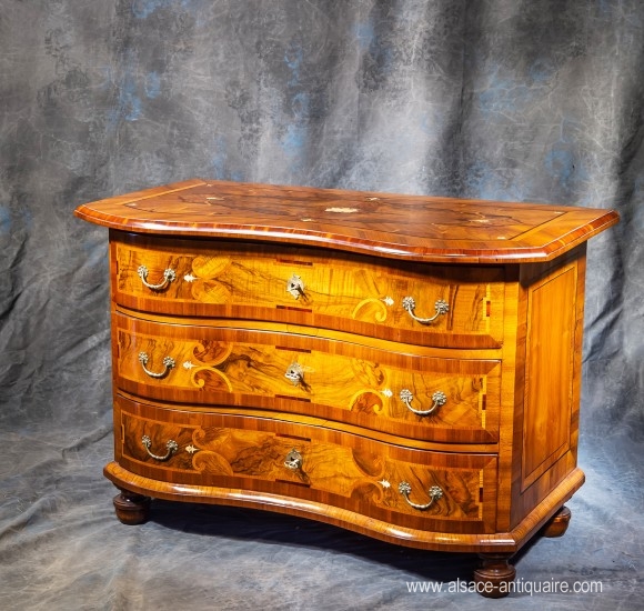 Commode galbée Alsace - Vallée du Rhin  XVIII ème 